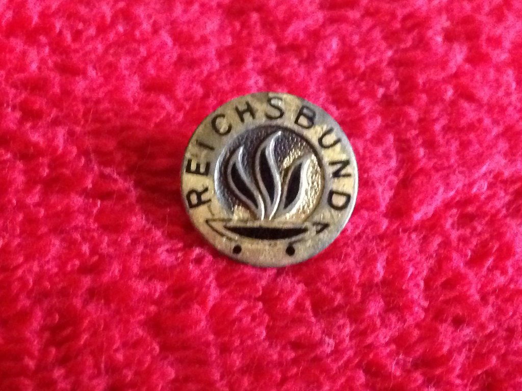 900 Marked Reichsbund German WW2 Veteran Pin Silver (1 of 3)