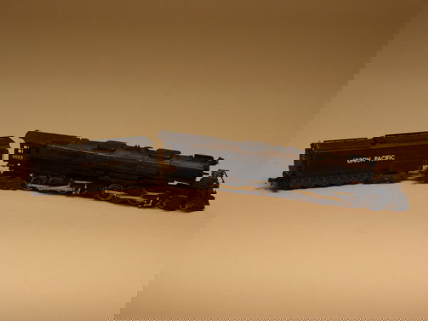 Rivarossi Union Pacific 4-8-8-4 Big Boy 4005: Rivarossi Union Pacific 4-8-8-4 Big Boy Locomotive & Tender,#4005 -- No Box.BUYER MUST ARRANGE & PAY OWN SHIPPING. PLEASE E-MAIL US FOR A LIST OF SHIPPERS.