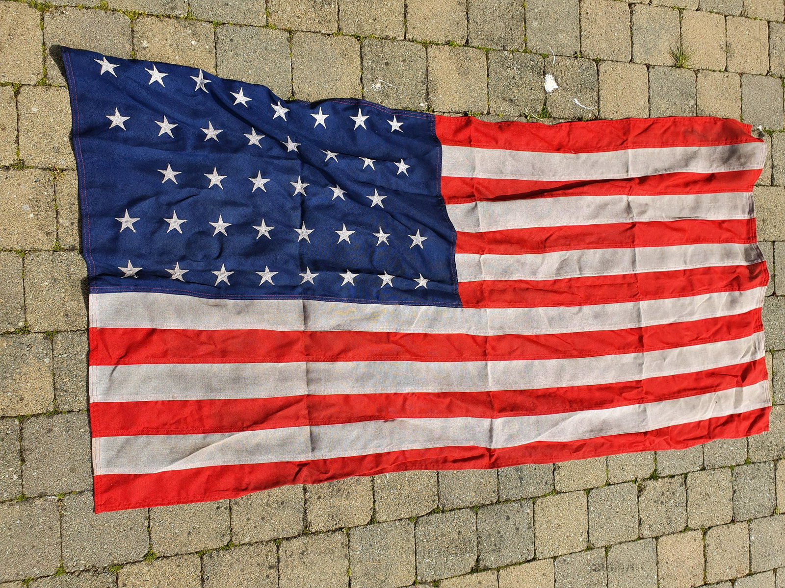 Five American Flags. (5) (19 Podium).: Five American Flags. (5) (19 Podium).