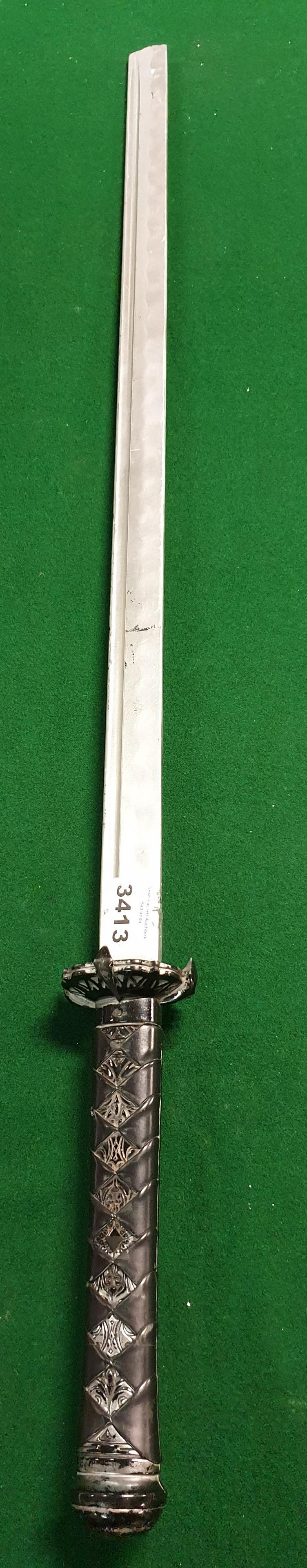 SUNNY IS PLAYED BY DANIEL WU. SUNNY SEASON 1: Sunny's: SUNNY IS PLAYED BY DANIEL WU. SUNNY SEASON 1: Sunny's long blade Sword with metal blade (prop). (AP03)