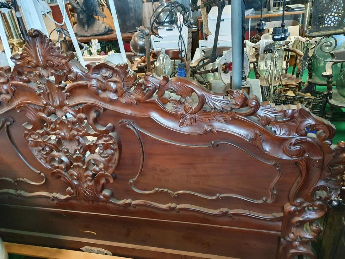 A heavily carved Double Bed. W 189cm. approx. (1)(13): A heavily carved Double Bed. W 189cm. approx. (1)(13)