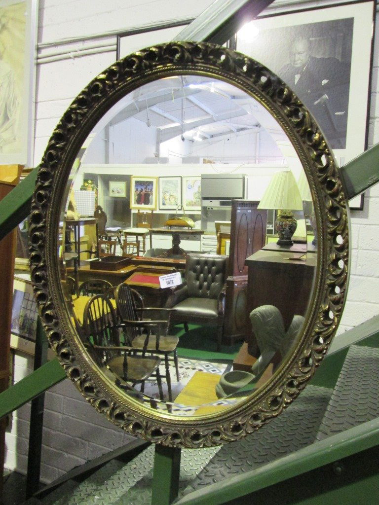 A 20th Century Plaster Gilt Oval Mirror. : A 20th Century Plaster Gilt Oval Mirror.