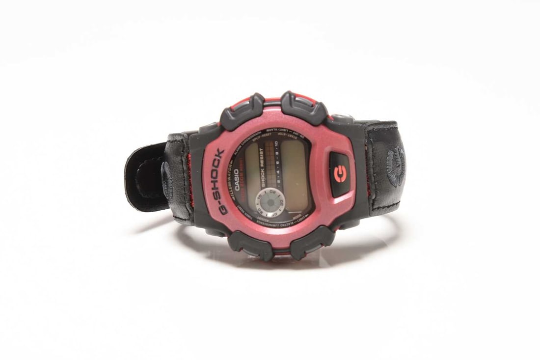 Casio: A gentleman's G-Shock wristwatch: Casio: A gentleman's wristwatchModel: G-ShockReference: DW-004B-4VTDate: Circa 1995Movement: QuartzDial: Grey and black, LCD apertures for time, date and elapsing 10 second intervalsCase: Red, black a
