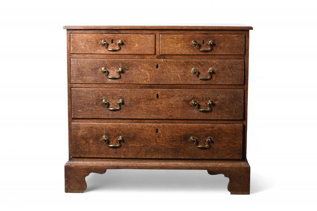 A small George III oak chest of drawers (1 of 9)