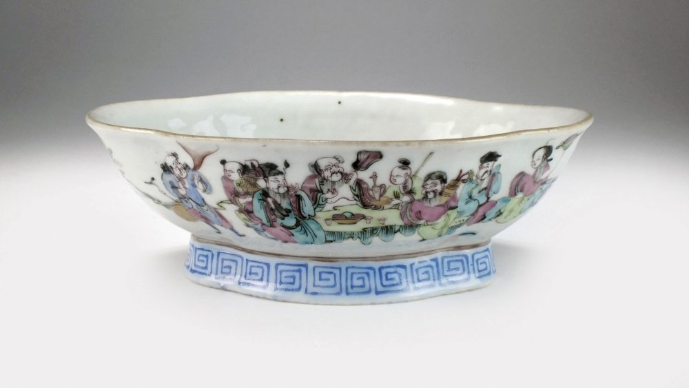 A Chinese famille rose bowl, Qianlong seal mark but (1 of 1)