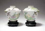 A pair of Chinese famille rose cups and covers, Guangxu