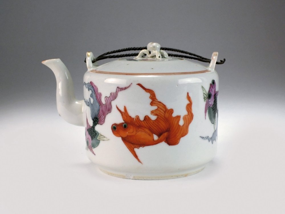 A Chinese famille rose porcelain teapot and cover, (1 of 1)