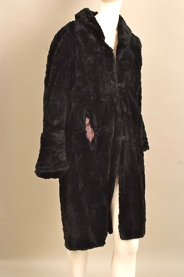 Quantity of furs: Black mole fur coat, light brown: Quantity of furs: Black mole fur coat, light brown musquash coat, dark brown musquash coat and brown sheepskin with fur collar coat.