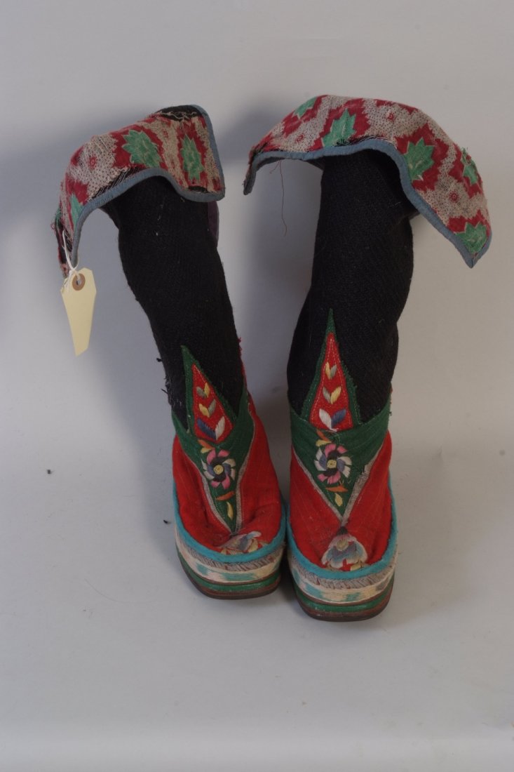 A pair of Antique Tibetan mukluks. Wool and hand: A pair of Antique Tibetan mukluks. Wool and hand embroidered boots. Size 5. (1)