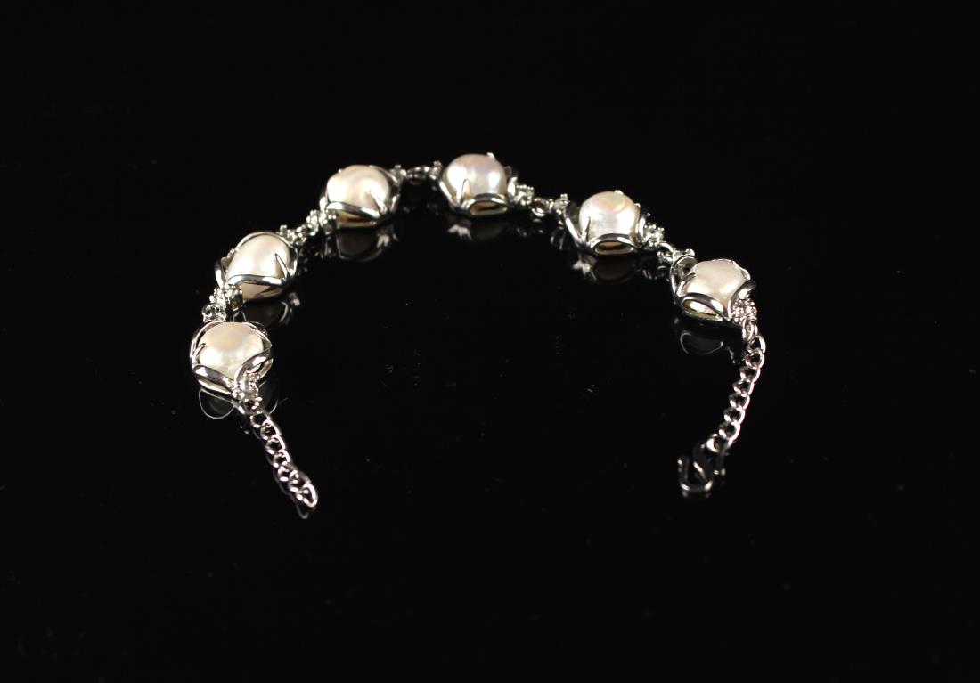 18K Gold Plape Inlay Pearl Bracelet: 18k 锻压金镶珍珠手链 Size:7x11x12mmx6, Weight:20.1g