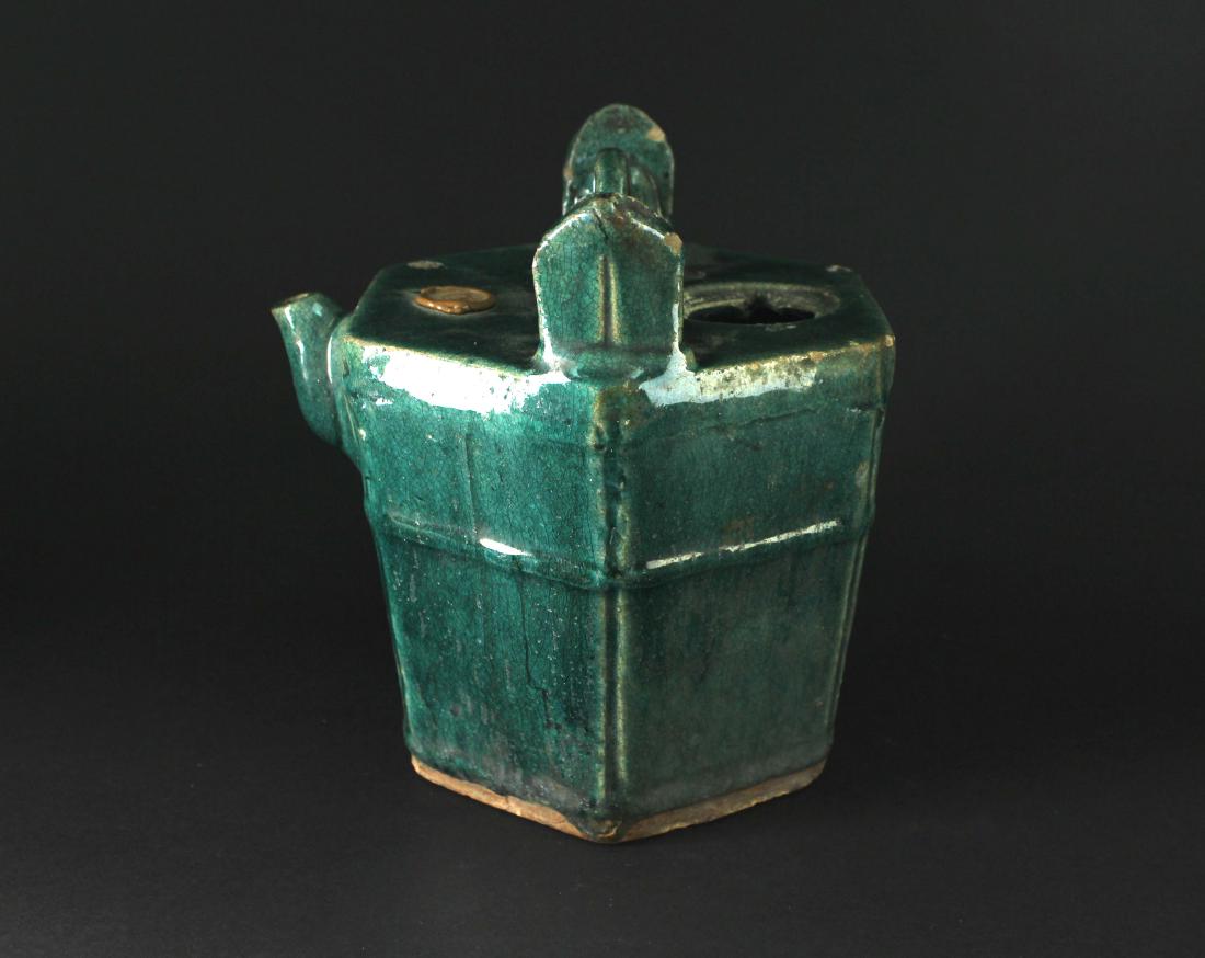 Shi-wan Green Glaze Pot Qing Dynasty Period: 清代石湾窑绿釉六棱桶形壶 Height:21cm