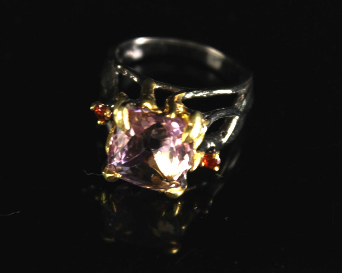 Sterling Silver Ring with Amethyst and Garnets: 纯银镶嵌粉晶和石榴石戒指 Amethyst Size:0.5x12x12cm, Weight:7.7g