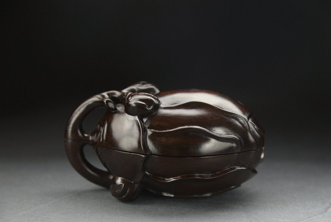 Ebony Wood Carving of Chayote: 黑檀木雕佛手瓜 Ebony wood carving of Chayote, two parts assembly Length：13cm