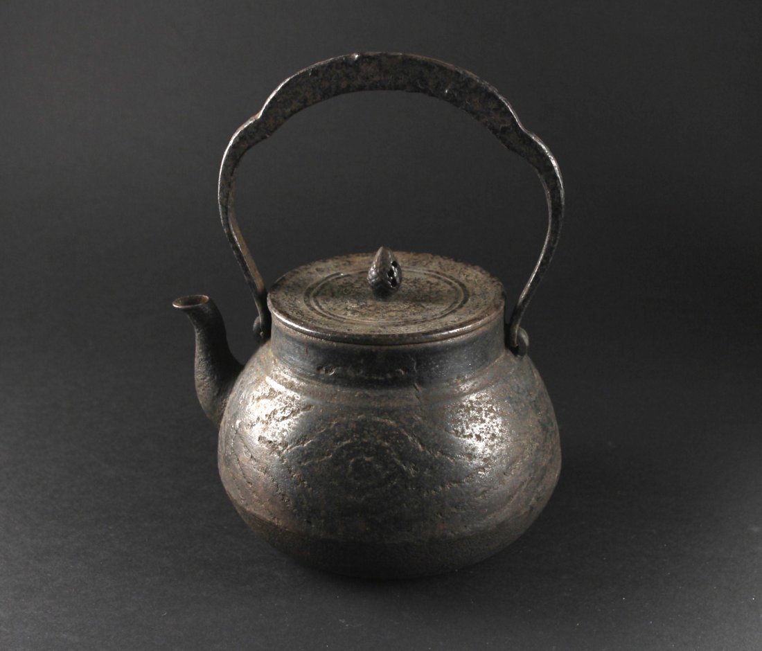 Antique Japanese IronTea Pot: 日本古董铁壶 Diameter：13.5cm