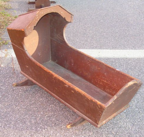 18th c. American cradle in red