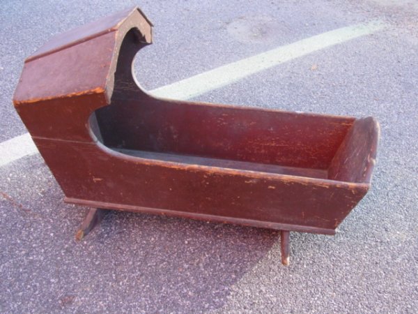 18th c. American cradle in red - 3