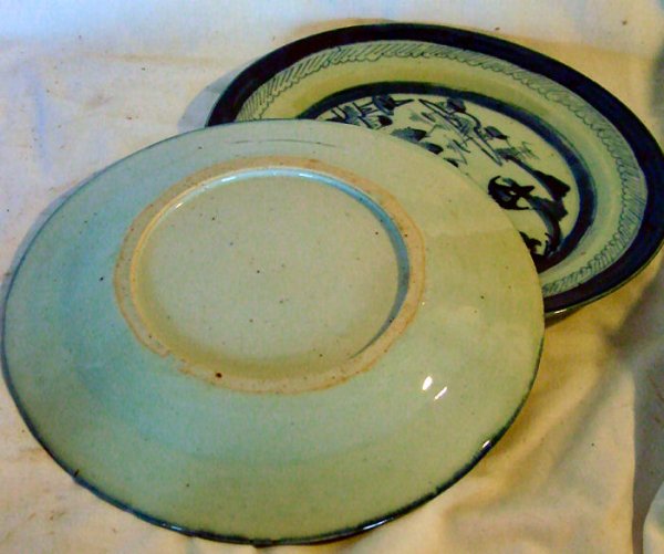 2 antique Canton plates - 2