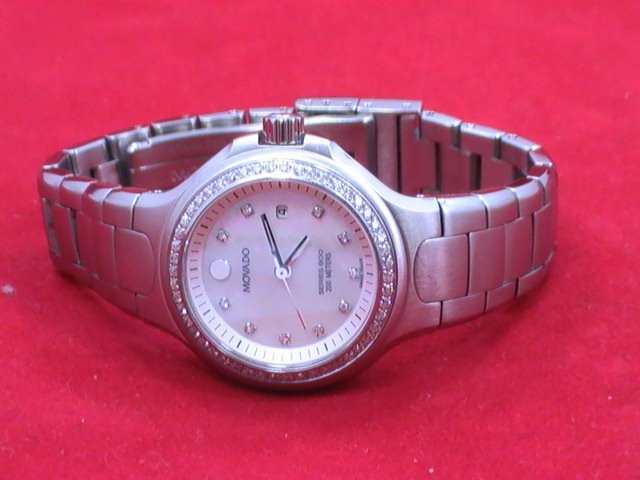 Movado Ladies Diamond Series 800 30mm White M.O.P: Movado Ladies Diamond Series 800 30mm - White Mother of Pearl - Braceletrnrn Diamond Bezel & Hour Markersrn Lustrous White Mother of Pearl Dialrn Stainless Braceletrn Datern Water Resistant 200 Meters