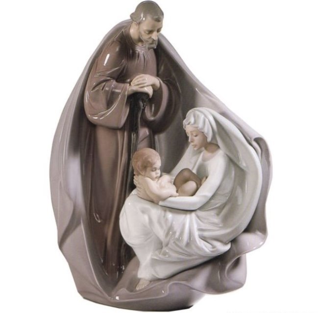 Large Lladro Porcelain Birth of Jesus #6994: This is Lladro Porcelain Figurine Birth of Jesus. Issued in 2003. Measures 12" Tall by 8 1/2" Wide. First Quality Lladro factory mark on bottom. Retail $815