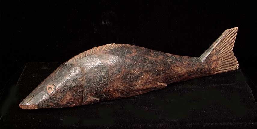 ASHANTI CARVED WOODEN FISH: ASHANTI CARVED WOODEN FISH. Africa, Ghana, ca. early – mid 20th century. Nicely carved in the round with flat base and similar detail both sides. 12.7 inches. Provenance: An extensive East Coast Pre