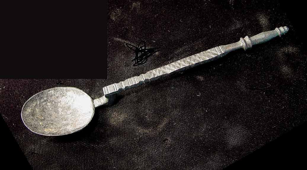 CHOICE ORNATE ROMAN STEP SPOON: CHOICE ROMAN BRONZE SPOON, ‘ligula’ type, highly decorated, goose-neck design, multiple designs on square handle, nice finial dual-design adornment, very nicely decorated. Nice’ example of an ea