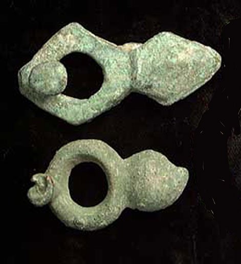 2 INDUS VALLEY BACTRIAN BUCKLES: 2 INDUS VALLEY BACTRIAN HEAVY LUGGED BUCKLES, c. 2500-1000 BC. With Ordos type attachment lugs. 2 and 2.5 inches. Provenance: An extensive 20th century New Jersey collection assembled over the past 35