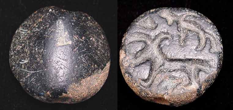 MESOPOTAMIAN STAMP SEAL: MESOPOTAMIAN STAMP SEAL, c. 2rd millennium BC. Carved black steatite with mouflon and another animal. Original suspension hole drilled laterally. 25 mm. Excellent condition and would make a wonderful 