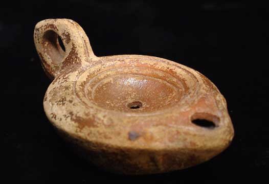 ROMAN OIL LAMP: ROMAN GLAZED TERRA COTTA OIL LAMP, c. 1st-2nd century AD. 3.25 inches. Provenance: An extensive 20th century New Jersey collection assembled over the past 35 years. All pieces have been carefully vett