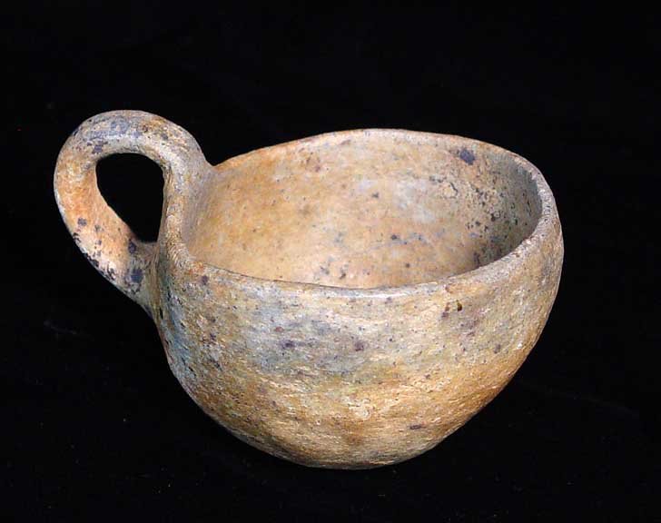 EUROPEAN BRONZE AGE CUP: EUROPEAN BRONZE AGE CUP. Central Europe, 3rd-2nd millennium BC. 2.25 x 3.25 inches. Rare.