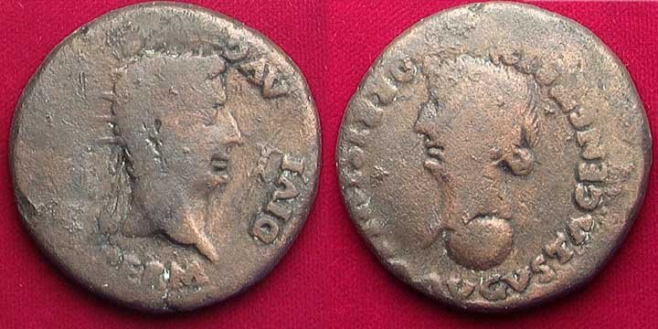LARGE ROMAN COIN: DIVINE AUGUSTUS & LIVIA (by Tiberius). AE34 of Colonia Romula (Seville), RPC 73. Obverse: PERM. DIVI AVG. COL. ROM. Radiate head of Divus Augustus right; six-rayed star above; thunderbolt before. Reve
