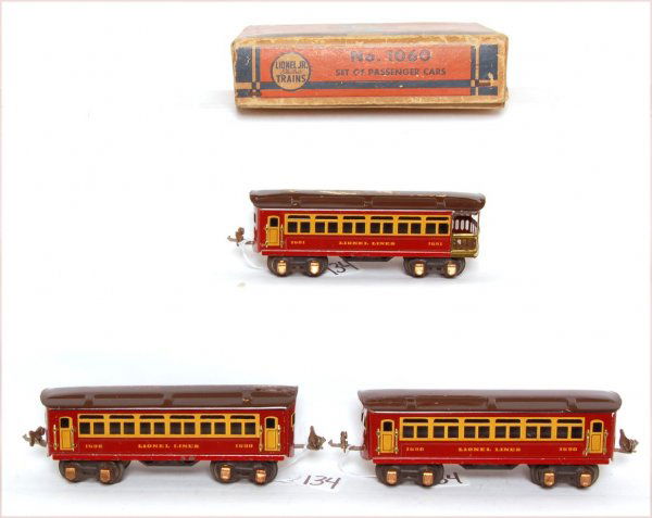 Lionel prewar 1060 master carton of pass. cars: Lionel prewar 1060 set of passenger cars with a C6-7 original box. Roofs of 1690, 1690 and 1691 have rubs, sides are C6.