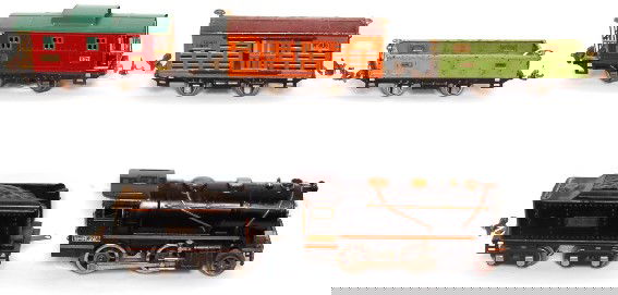 Lionel 258 258T 806 902 807: Lionel 258 258T 806 902 807. All items in this lot are sold as is shown in photo as a box lot with no returns.