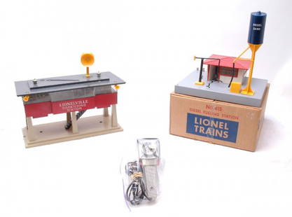 Lionel 465 Station 415 Fueling Station Boxed: Lionel postwar 465 sound dispatching station with some glue residue on roof, C6; 415 diesel fueling station with repainted base in OB which is damaged on one side.