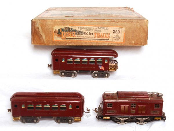 Lionel prewar 350 boxed set, 8, 35, 36: Lionel prewar standard gauge No. 8 with 35 and 36 cars. Sold as shown in the photo with no returns. Engine has a lot of wear. Includes set box 350.