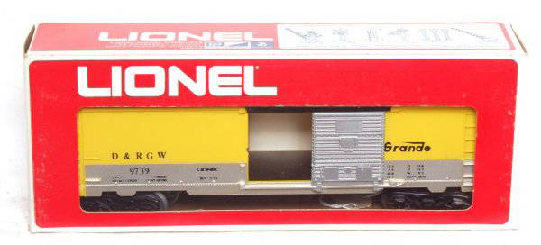 Lionel 9739 Rio Grande boxcar, no stripe, OB: Lionel 9739 Rio Grande boxcar, unusual variation with the black stripe missing, C9+. OB is missing the number oversticker on one end.