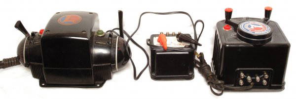 Lionel 275W ZW and 190W KW 1033 90W: Lionel 275 watt ZW, 190 watt KW and 90 watt 1033 transformers. ZW has a replaced cord. KW cord is original and supple. KW whistle control handle is missing. Whistle actuator is losing prongs. 1033