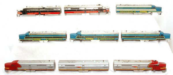 American Flyer PA and PB frames and shells: American Flyer, nine PA and PB frames and eight PA and PB shells. Four 466, two Silver Streak, two 360 and one 364. Items in this lot are sold as is shown in our photos with no returns.