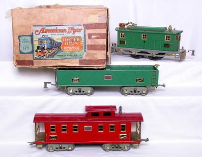 American Flyer prewar 1471 Trail Blazer in box: American Flyer prewar 1471 Trail Blazer set with set box that has some split corners, 4644 green loco, 4017 gondola and a 4021 caboose. Trains are C5-6 with nice boxes. Includes some of the paper