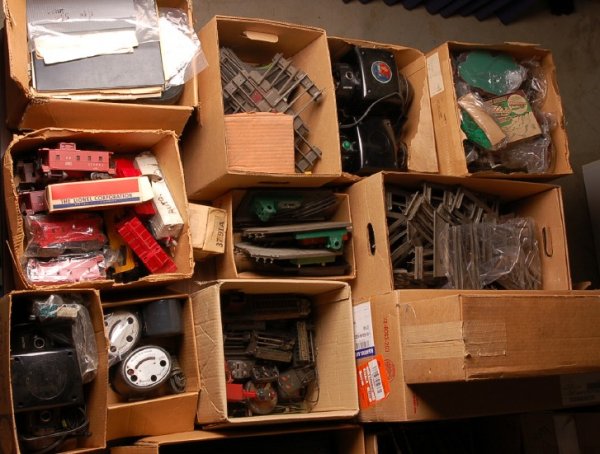 MASSIVE Lionel, American Flyer parts lot 4 tables - 6