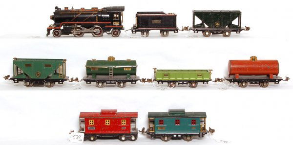 Lionel 261, 257T, 803, 804, 803, 902, 807, 657: Lionel 261, 257T, 803, 804, 803, 902, 807, 657 and an unnumbered tank car. Some cars are original and others have been repainted. Please view our photos for the best description and as to the conditio