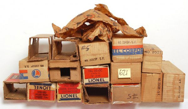 Postwar Lionel loco boxes, inserts, wrap paper: Postwar Lionel loco boxes, inserts, wrapping paper: 2356C Southern B unit missing flaps w/insert, 2666W tender missing flaps w/insert, 621 Jersey Central diesel switcher missing flaps, 2354T New York