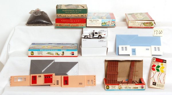 Twenty-one Plasticville kits - 3