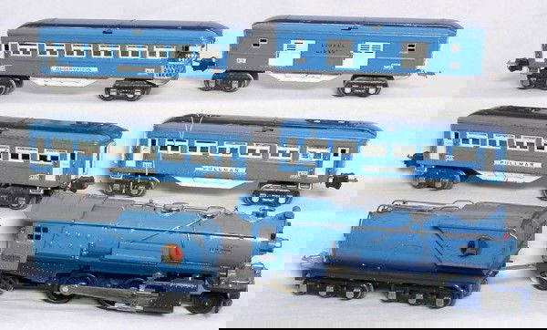Lionel prewar 263E Blue Comet set: Lionel prewar 0 gauge Blue Comet set with a 263E loco, 263W tender, 613, 614, 2613 and 615. The set is mostly original but does have some repainted and repro parts. Needs a couple of handrails, couple