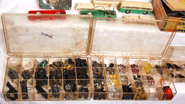 Lot of slot cars, motors, tires and other parts - 3