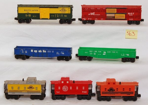 Lionel 8555 Milwaukee F-3 and twenty freight cars - 2