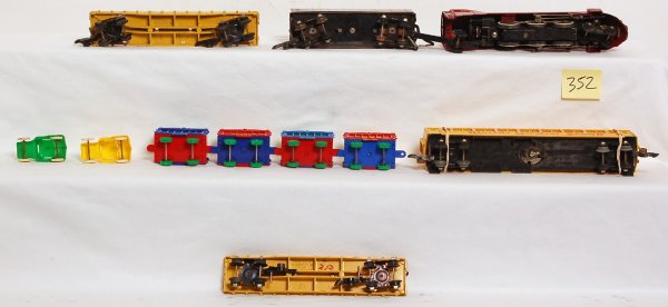 American Flyer 353, two 643, 649, four wagons - 3