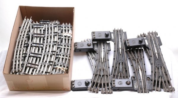 Lionel 711 and 5166 Switches Curve Straight Track