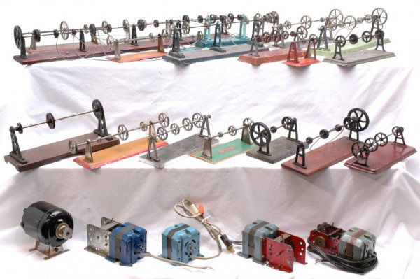 Weeden Fleischmann Motors and Pulleys: Large selection of motors and pulleys made by various manufacturers including Weeden, Fleischmann, and A.C. Gilbert Co. Please view photo to verify selection and condition.