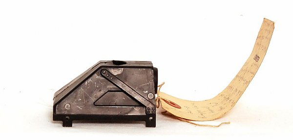 Lionel part no. 261-3 factory production sample b: Lionel part no. 261-3 factory production sample bumper case in black. Includes the original sample tag.