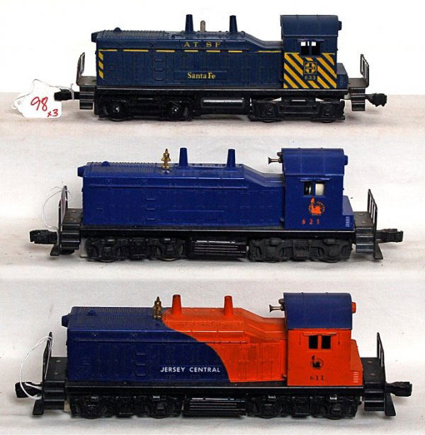 Lionel 611, 621, 633 NW-2 diesel switchers: Lionel 611 Jersey Central NW-2 diesel switcher, 621 Jersey Central diesel switcher, 633 A.T.&S.F. NW-2 diesel switcher, 611 has cracks at screw, 621 has a chip at window overhang, C5-6.